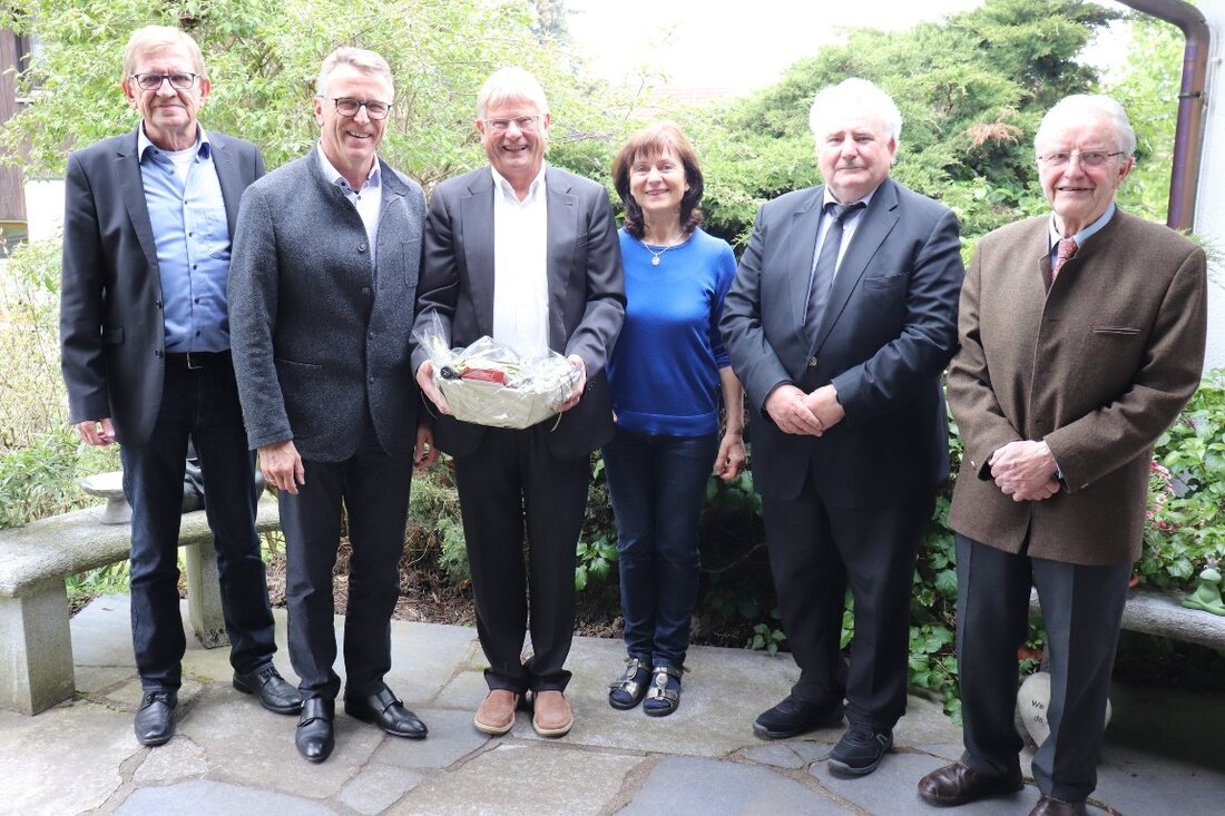 Tirschenreuth. Stadtrat Konrad Zant feiert seinen 70. Geburtstag. Zum Jubiläum gratulierten auch alle drei Bürgermeister und viele Stadtratskollegen. Der gebürtige Mähringer ist seit 2002 im Tirschenreuther Stadtrat aktiv. Dem Gremium gehört [&hellip;]
