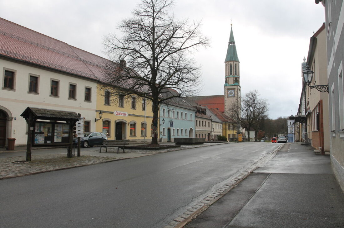 Pleystein. Der Stadtrat startet die Wärmeplanung und favorisiert für ein Nahwärmenetz eine GmbH & Co. KG mit KEWOG. Zudem gab es Beschlüsse zum Forst mit 152.318,38 Euro Plus und zur Beachparty am 6. Juni ab 21 Uhr.
