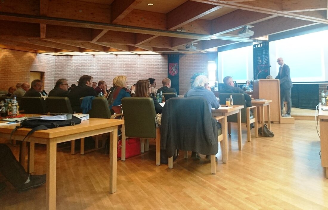 Weiden. Eine Diskussion, die seit mehr als sechs Jahren die Weidener Stadträte beschäftigt: Was tun mit der Realschule? Ist sie einsturzgefährdet? Oder reichen ein paar Sanierungsarbeiten? Soll ein neues Gebäude [&hellip;]