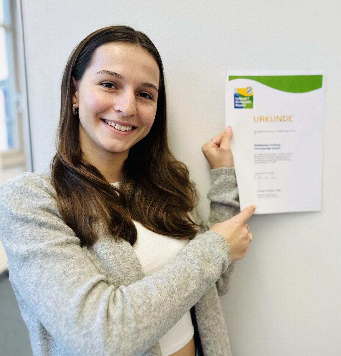 Amberg. Die Stadtwerke wurden erneut in den Umweltpakt Bayern aufgenommen und erhielten die Urkunde, weil sie Energie sparen, nachwachsende Rohstoffe nutzen und klimafreundliche Mobilität fördern.