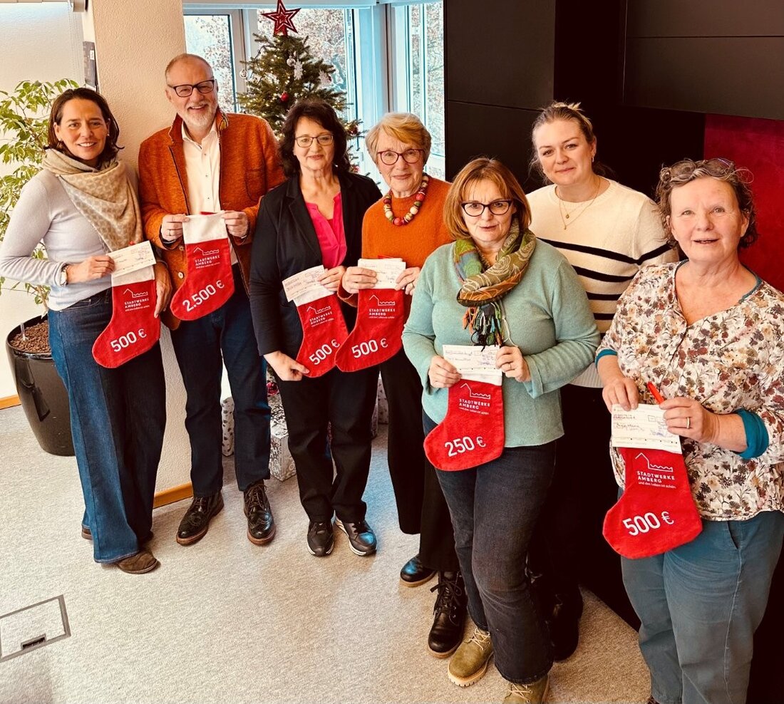 Amberg. Die Stadtwerke spenden 2.500 € als Weihnachtsüberraschung 2025 und verzichten auf Karten. Seit 2008 gingen 45.000 € an soziale Projekte, unter anderem an Hospizverein, Amberger Kinder helfen und Demenzhilfe.