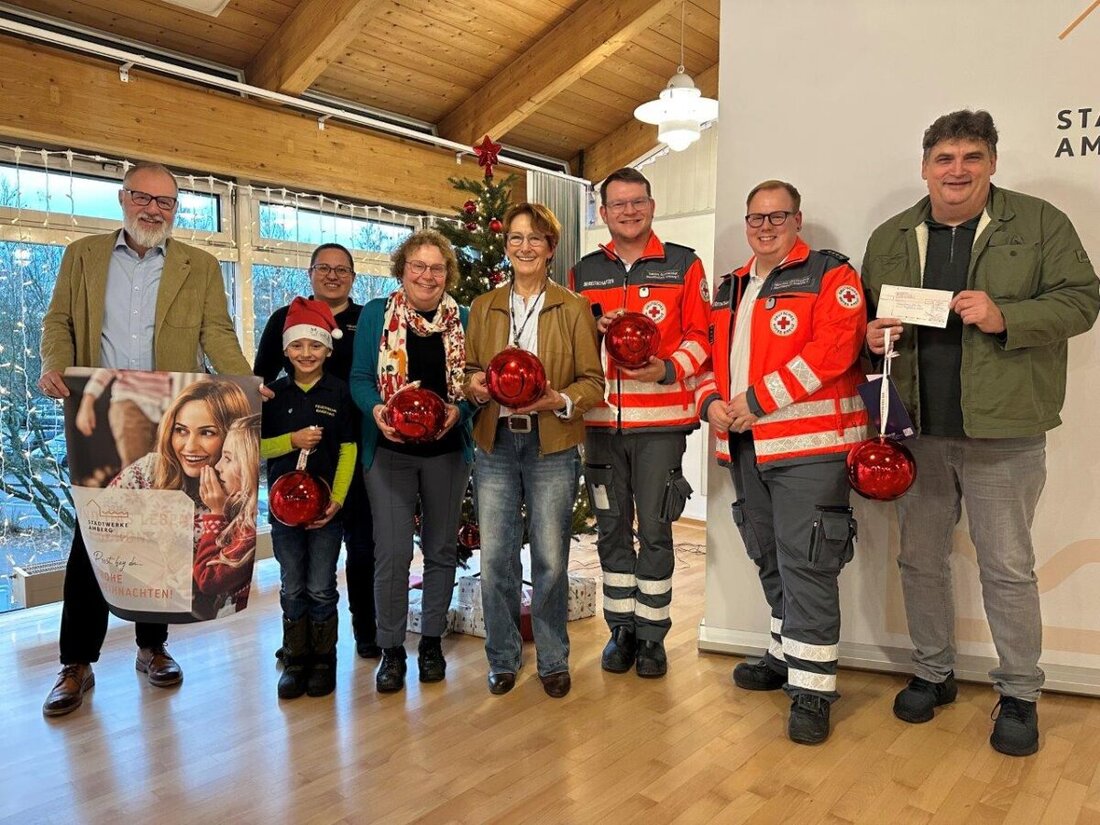Amberg. Die Stadtwerke Amberg spenden 2.500 Euro für soziale Zwecke an verschiedene Organisationen, statt Weihnachtskarten und -geschenke zu verteilen. Seit 2007 wurden insgesamt 42.500 Euro für soziales Engagement gespendet.