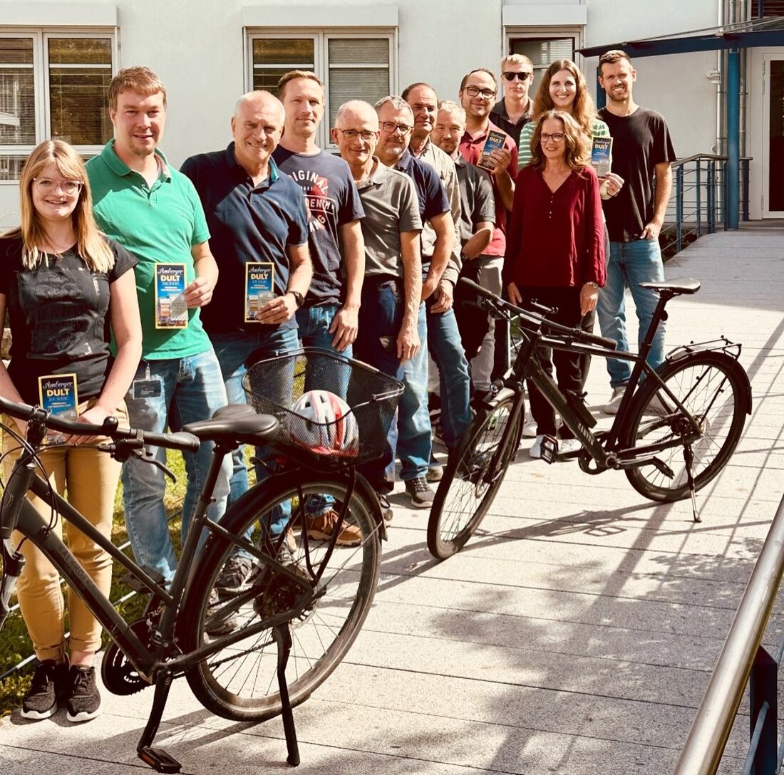 Amberg. Über 30 Mitarbeitende der Stadtwerke radelten von Anfang Mai bis Ende August 2025 rund 10.000 km und stärkten Gesundheit, Teamgeist und Umwelt. Weitere Aktionen sind geplant.