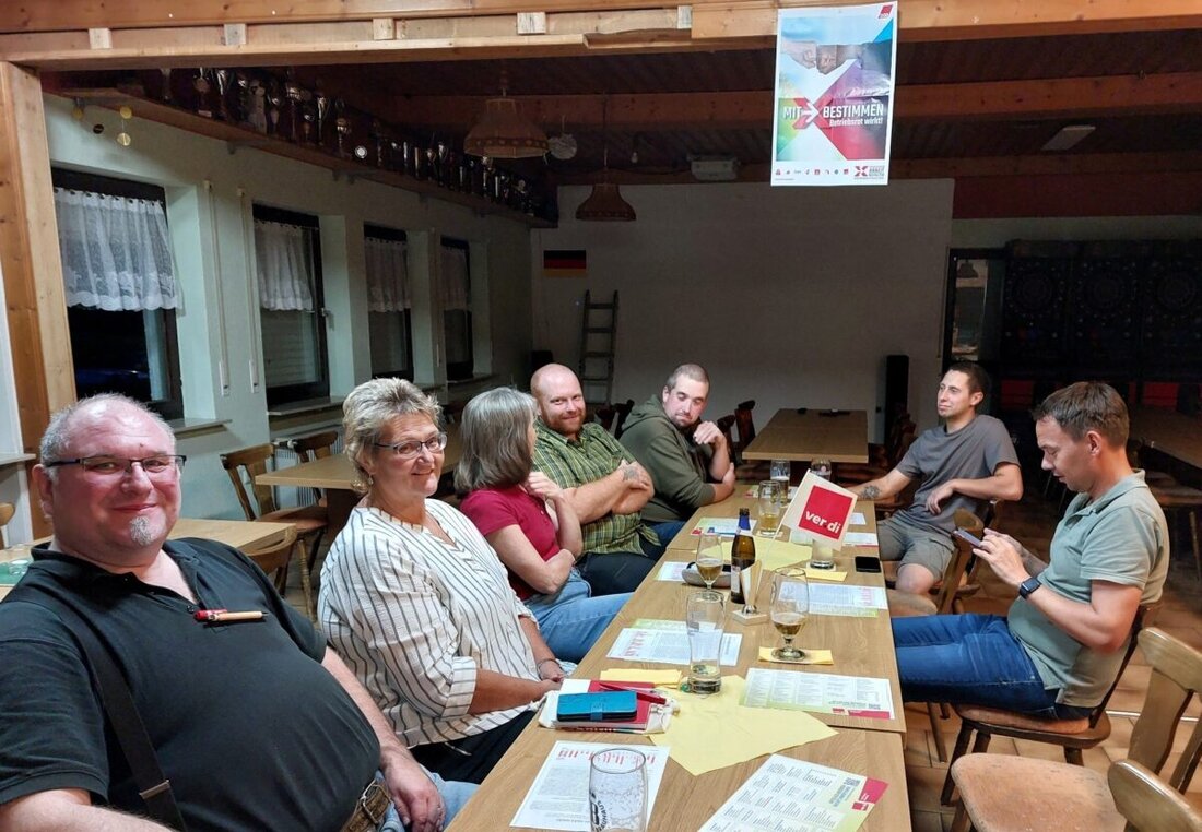 Windischeschenbach. Ver.di und DGB starteten einen Stammtisch, informierten über Abschlüsse, kritisierten verzögerte Auszahlungen bis November und warben für mehr Tarifbindung und Wahlen 2026.