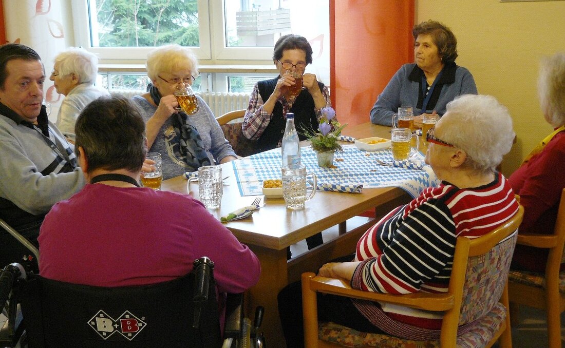 Hammergmünd. Hoch her ging es wieder beim Starkbierfest im Seniorenheim Hammergmünd. Die Heimbewohner zapften beim Starkbierfest direkt nach der Begrüßung von Einrichtungsleitung Martina Günther ein Fass Zoigl an. Von Doris [&hellip;]
