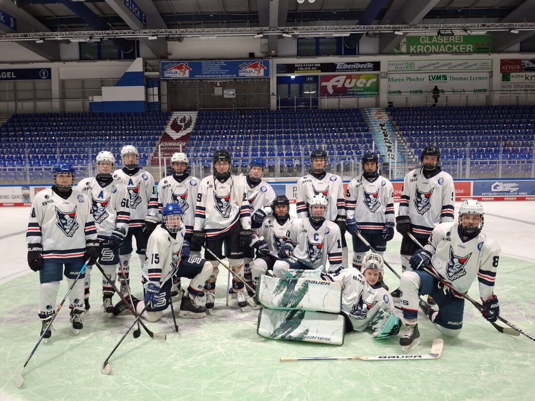 Weiden. Nur gute Nachrichten vom Eishockeynachwuchs: Am Wochenende überzeugte die U9A überzeugt auswärts, die U11B kämpft mit Ausfällen, die U15 siegt auswärts, und die U17 gewinnt klar und startet als Tabellenführer in die Rückrunde.