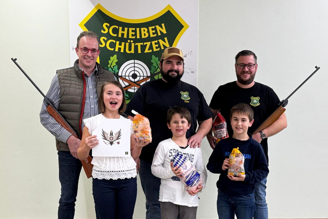 Weiherhammer. Am Freitag, 24. Oktober 2025 feierte die SSG Weiherhammer ihr traditionelles Kirchweihschießen mit 40 Teilnehmenden. In geselliger Runde wurde der Abend zum stimmungsvollen Auftakt ins Kirchweihwochenende.