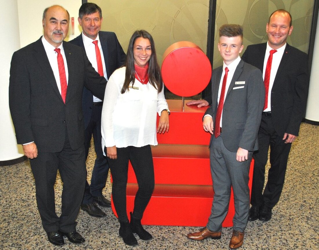 Neustadt/WN. Katharina Kohl und Julian Teichert sind am 1. September bei der Vereinigte Sparkassen Eschenbach i.d.OPf. Neustadt a.d.Waldnaab Vohenstrauß ins Berufsleben gestartet. Die Berufsanfänger absolvieren die zweieinhalbjährige Ausbildung zur Bankkauffrau beziehungsweise [&hellip;]