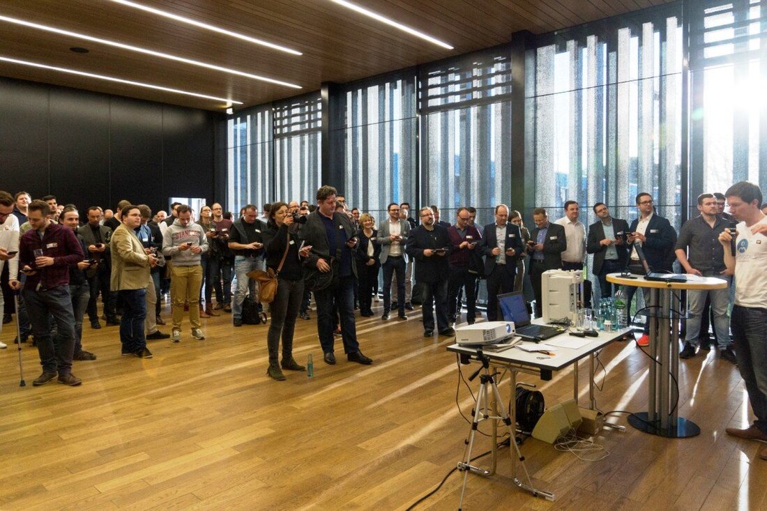 Weiden. Trommeln gehört zum Handwerk: “Unser Ziel ist die Weltherrschaft!” Naja, nicht ganz. “Wir wollen in drei Jahren beide davon leben können”, relativiert Gründer Philipp Maier das Ziel seiner Firma [&hellip;]