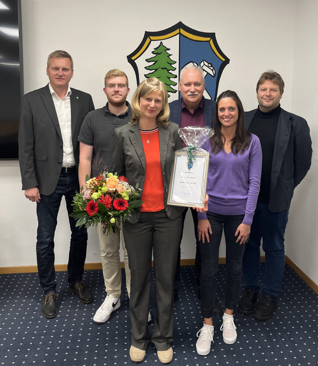 Maxhütte-Haidhof. Stefanie Rupprich hat in Regensburg den Beschäftigtenlehrgang I erfolgreich abgeschlossen; Erster Bürgermeister Rudolf Seidl lobt Engagement und Professionalität. Seit 2020 verstärkt sie das Ordnungsamt.