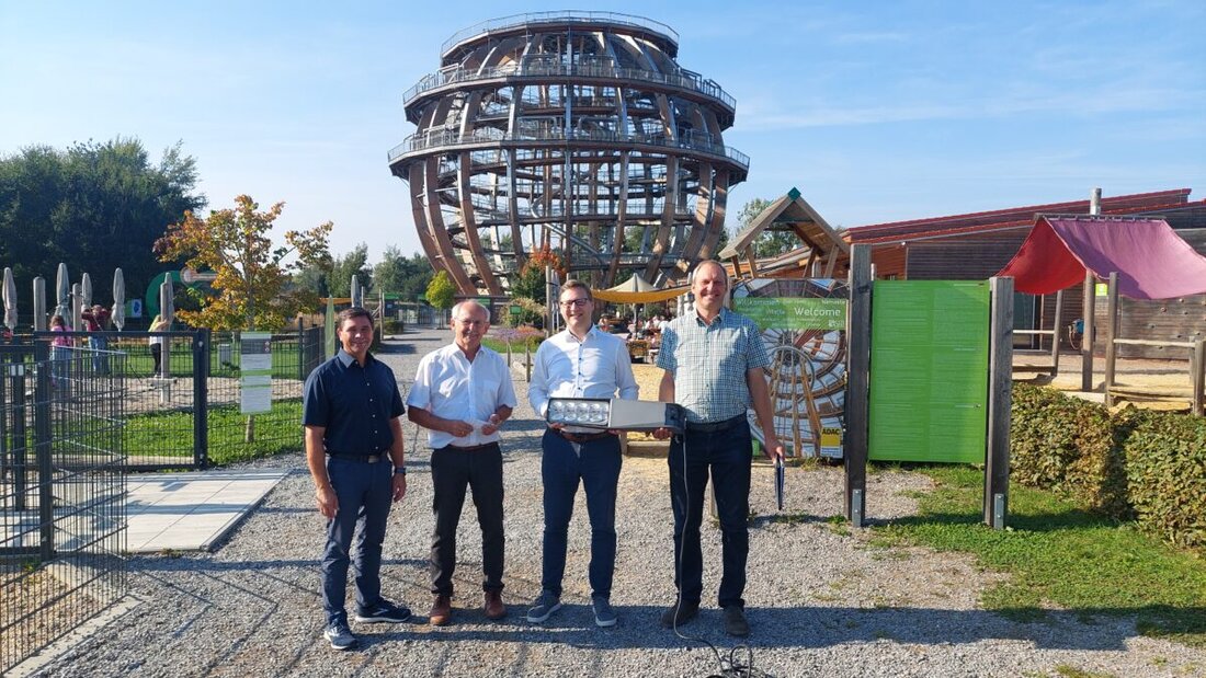 Steinberg am See. Die Gemeinde hat die Straßenbeleuchtung komplett auf LED umgerüstet, was zu einer bedeutenden Energie- und Kosteneinsparung sowie CO2-Reduzierung führt.