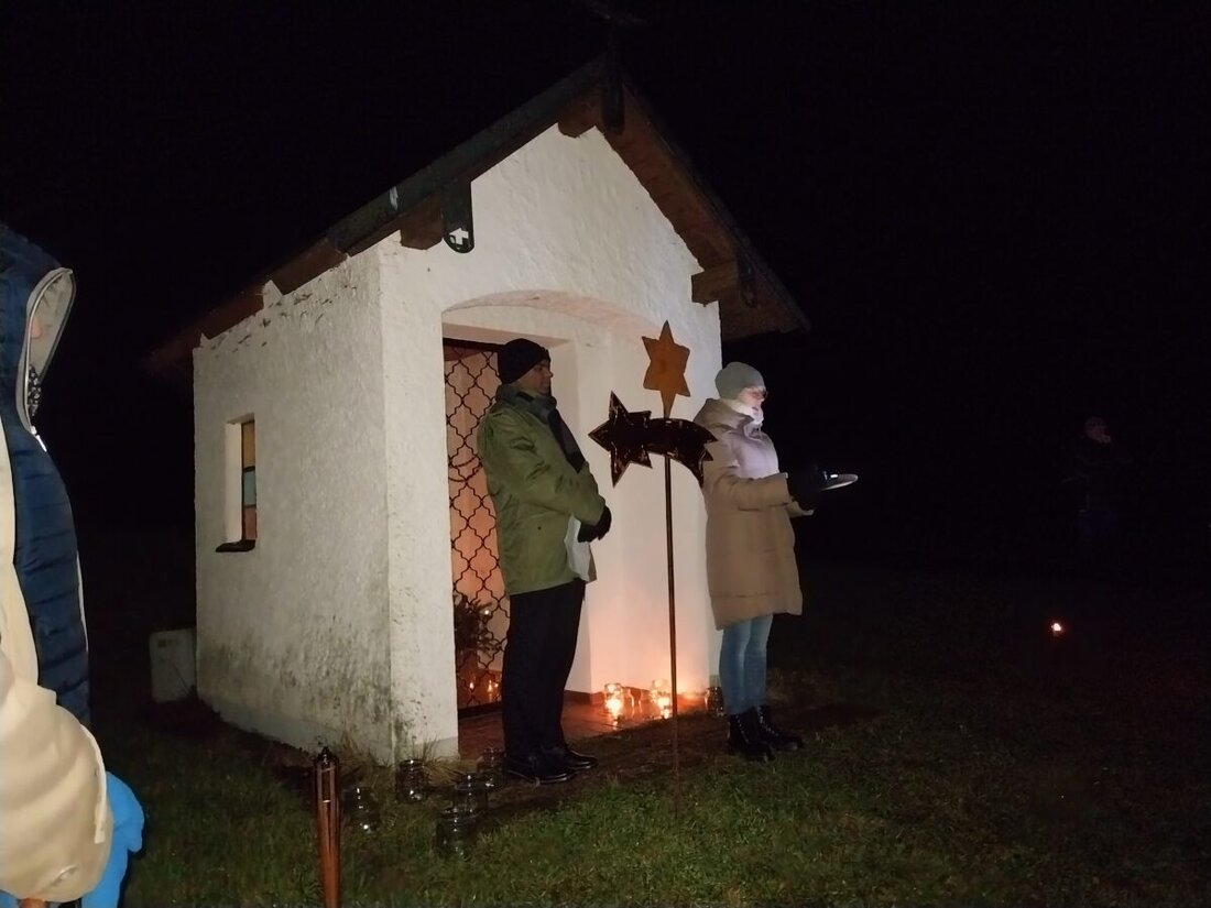Georgenberg. Unter dem Motto "Wir bringen einen Stern ins Rollen" feierte der Oberpfälzer Waldverein am zweiten Adventssonntag seine Waldweihnacht mit Geschichten und Musik. Organisiert von Anja Thalhauser und unterstützt durch Pfarrer John Subash und Marianne Meckl, fand eine eindrucksvolle Feierstunde statt.