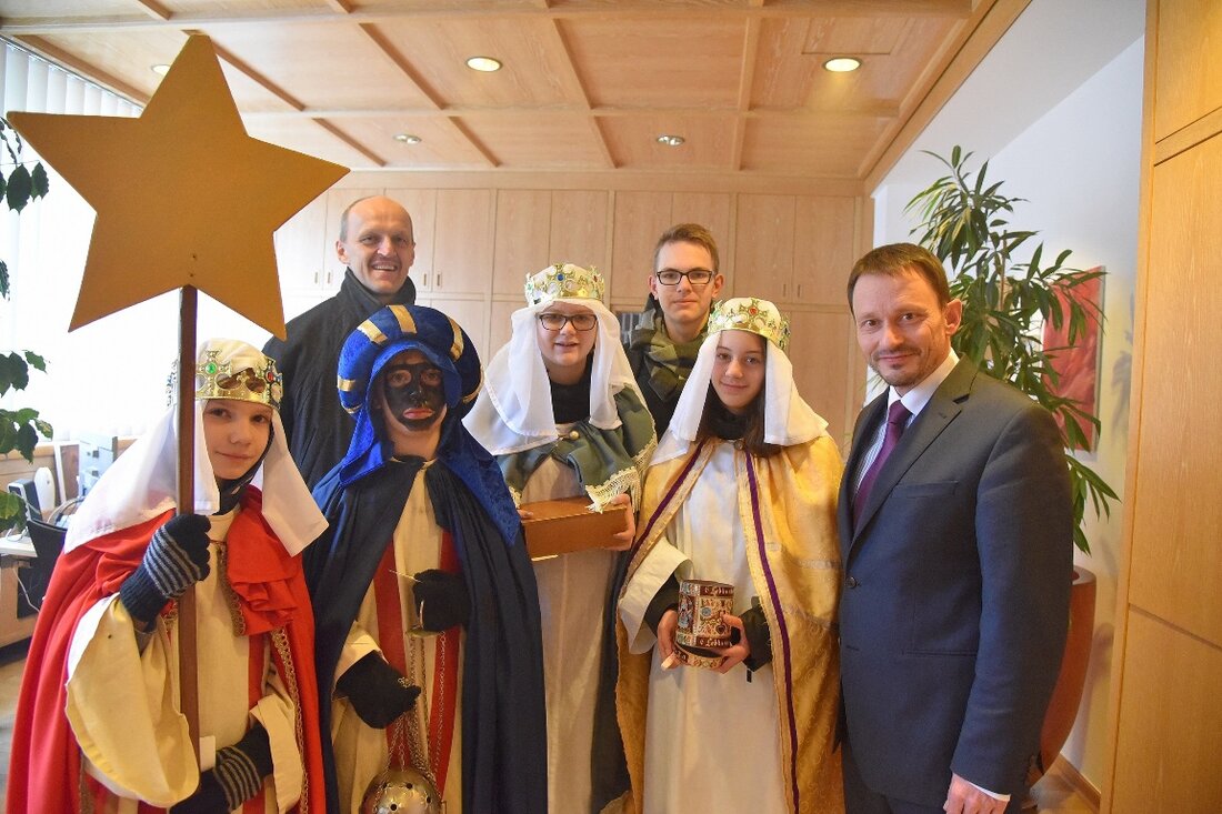 Weiden. Alle Jahre wieder sind die Sternsinger unterwegs, sagen ihre Verse auf, singen ihre Lieder und bitten um Spenden für einen guten Zweck. In diesem Jahr stand die Aktion „Dreikönigssingen“ unter [&hellip;]