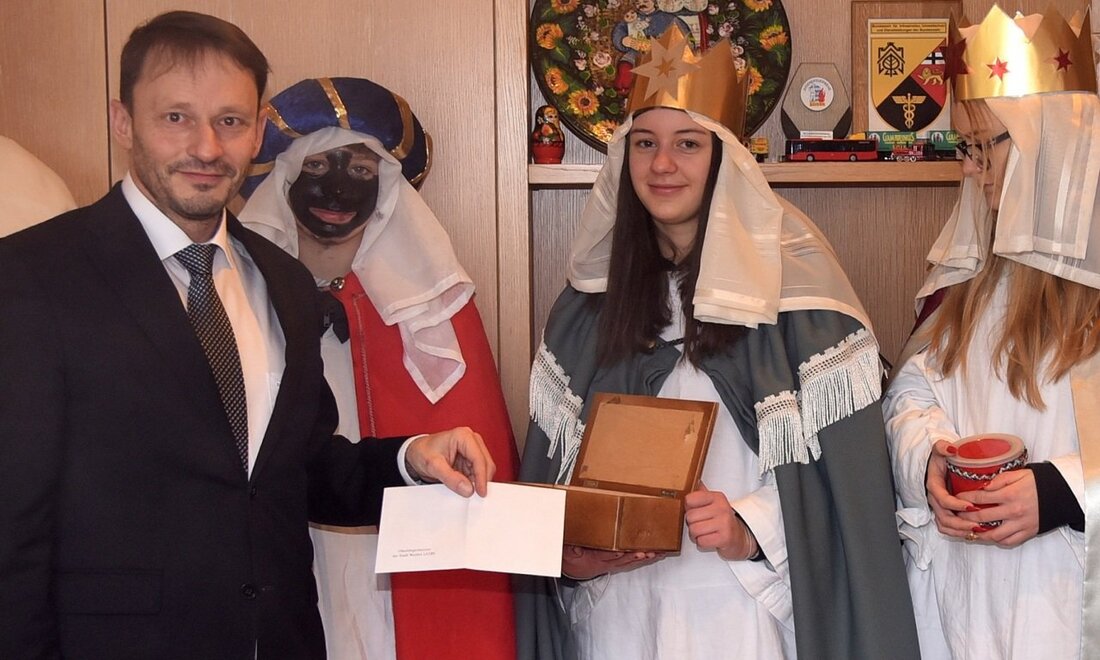 Weiden. Alle Jahre wieder sind in den ersten Tagen des neuen Jahres die Sternsinger unterwegs, sagen ihre Verse auf, singen ihre Lieder und bitten um Spenden für einen guten Zweck. [&hellip;]