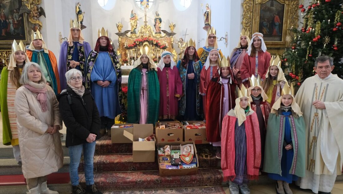 Floß. Die Sternsinger der Pfarrei setzen eine schöne Tradition fort. Sie sammelten 7.600 Euro und Süßigkeiten; ein Teil ging an die Flosser Tafel, eine Filiale der Weidener Tafel. Pfarrer Max Früchtl dankte allen.