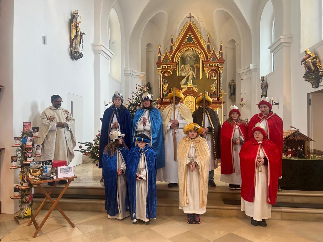 Leuchtenberg. Am Dreikönigstag wurden zehn Sternsinger in St. Margareta vorgestellt. Pater Jo Kurian entsandte sie nach der Messe; unter dem Motto Gegen Kinderarbeit, Schule statt Fabrik brachten sie den Segen in die Häuser.