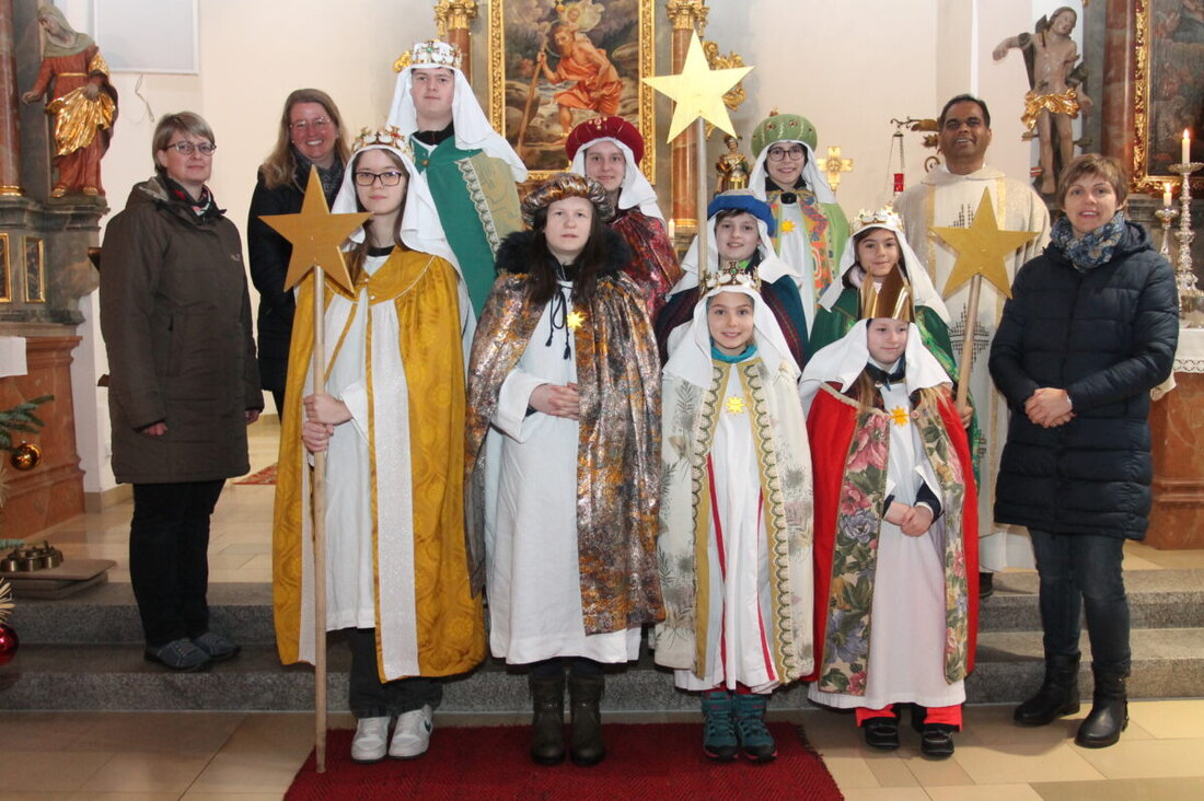 Neukirchen zu St. Christoph. Für Pfarrer John Subash Vincent steht fest: „Erfüllt von Freude und Hoffnung feiert die Kirche das Fest der Erscheinung des Herrn.“ In der Eucharistiefeier am Sonntag, 5. Januar, in der Pfarrkirche ging der Geistliche auf das Motto 2025 „Erhebt eure Stimme! Sternsingen für Kinderrechte“ ein. „Das Geld, das die Sternsinger in diesem Jahr sammeln, wird in Kenia und Kolumbien sowie für arme und kranke Kinder in vielen Ländern verwendet“, informierte er dazu.