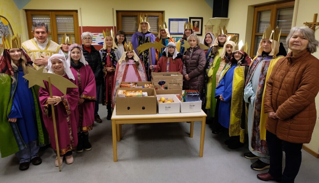 Floß. Die Flosser Sternsinger spendeten einen Teil ihrer erhaltenen Süßigkeiten an die örtliche Tafel, ergänzt durch eine Geldspende.
