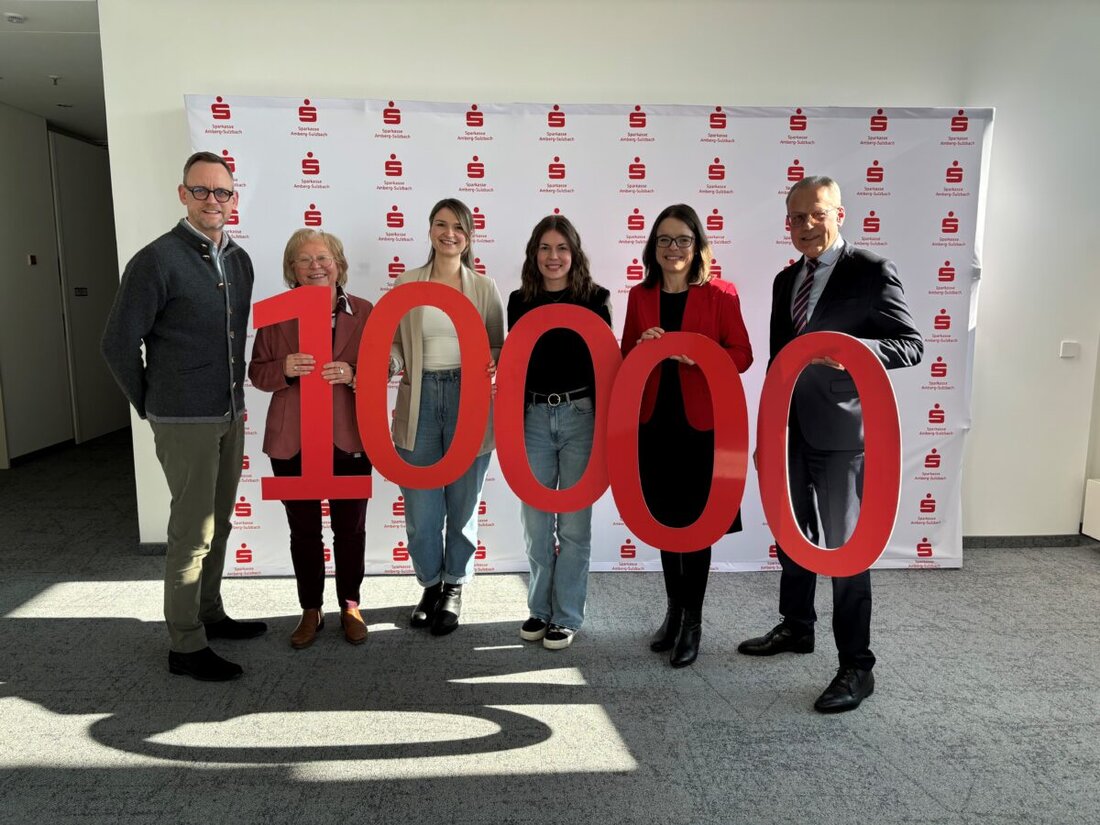 Amberg. Die Stiftergemeinschaft in der Sparkasse hilft mit ihrer Weihnachtsaktion: Der Sozialdienst katholischer Frauen erhält 10.000 Euro für Prävention, insgesamt wurden 20.000 Euro gespendet und je zur Hälfte verteilt.