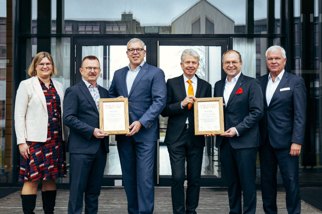 Weiden. Die OTH Amberg-Weiden hat eine Stiftung zur Förderung von Wissenschaft, Forschung und Lehre gegründet, unterstützt von der Sparkasse Oberpfalz Nord. Eine erste große Zustiftung stärkt das Vermögen und den Start.