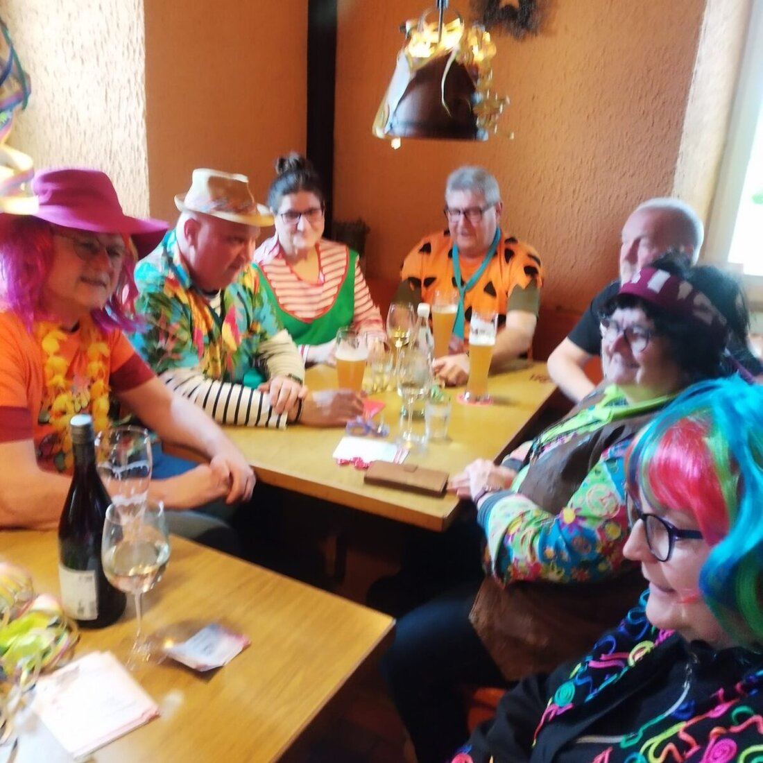 Flossenbürg. Am Rosenmontag feierten die SPD-Frauen ihren traditionellen Ü50-Fasching in Murphys Pilsstube. Kuchen, Krapfen, Leberkäs und Musik vom Duo Klaus Wittmann und Klaus Süß sorgten für Stimmung; ein Fahrdienst half.