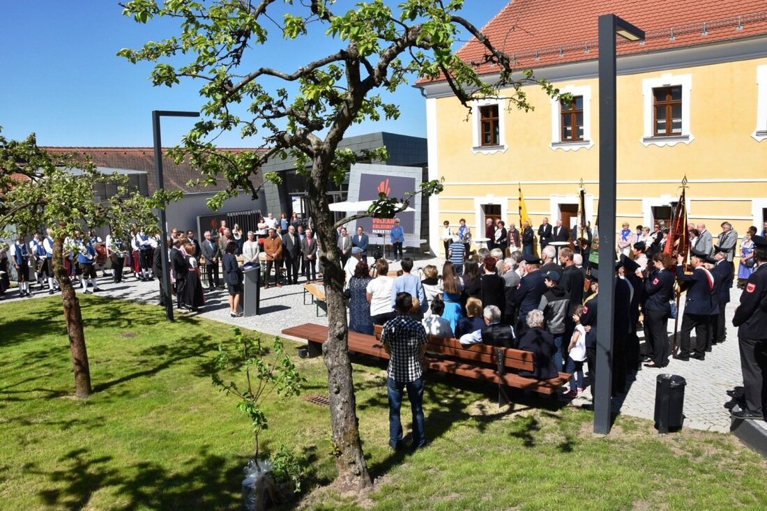Parkstein. Der Markt Parkstein feierte am vergangenen Sonntag die Einweihung der Außenanlagen des Landrichterschlosses. Die Einweihung beschloss feierlich den Abschluss des Großbauprojekts am Marktplatz. Zahlreiche Ehrengäste und Vereinsvertreter waren bei [&hellip;]