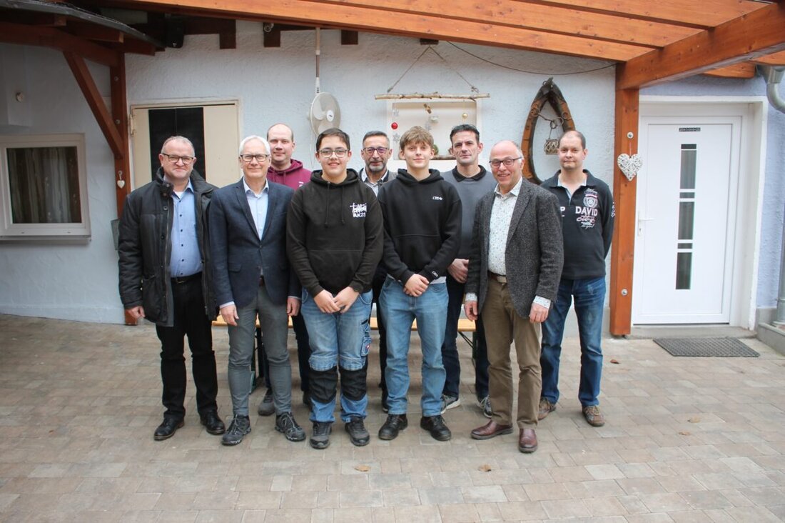 Pressath. Bei der Jahresabschlussfeier der Straßenmeisterei Eschenbach zieht Leiter Thomas Ermer Bilanz und dankt Partnern. Ausbau an der B 22 und Staatsstraßen sowie neue Radwege stehen bis 2027 im Fokus.