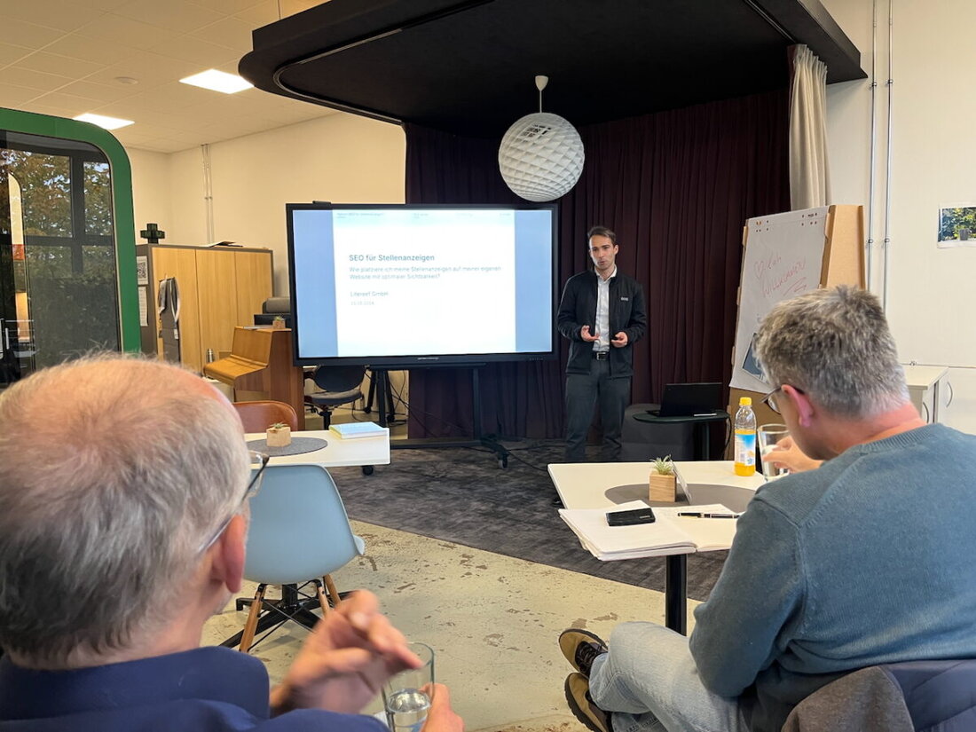 Kemnath. In Kemnath diskutierten Experten beim Coworking Kemnath und der IHK über Strategien der Personalgewinnung, darunter authentische Firmendarstellung und SEO für Webseiten. Kernbotschaft war "klar sein – aktiv werden – dranbleiben".