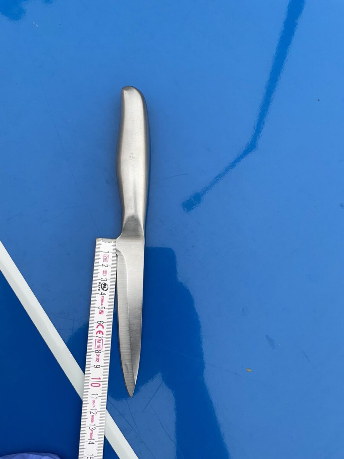 Schwandorf. In einer Unterkunft bedrohte ein 36-Jähriger am Mittwoch gegen 6.45 Uhr seinen 23-jährigen Mitbewohner mit einem 11 cm Messer und beleidigte ihn und gegen ihn läuft ein Strafverfahren.