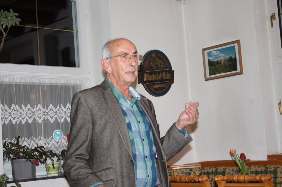 Pressath. Helmut Bruhnke betont in einem Vortrag, ein Organspender könne sieben Leben verbessern, kritisiert aber geringe Spenderzahlen in Bayern (123 in 2023). Er erklärt die strengen Regeln für Organspende in Deutschland und die Wichtigkeit des Netzwerks „Eurotransplant“.