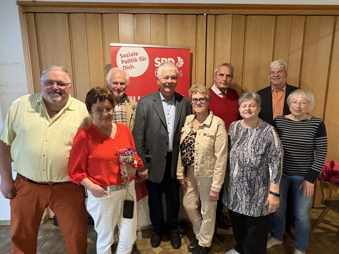 Schnaittenbach. 30 Delegierte der SPD-Arbeitsgemeinschaft 60plus Oberpfalz tagten im Sportheim und wählten Vorstand sowie Delegierte neu; Reinhold Strobl bleibt weiterhin Vorsitzender.