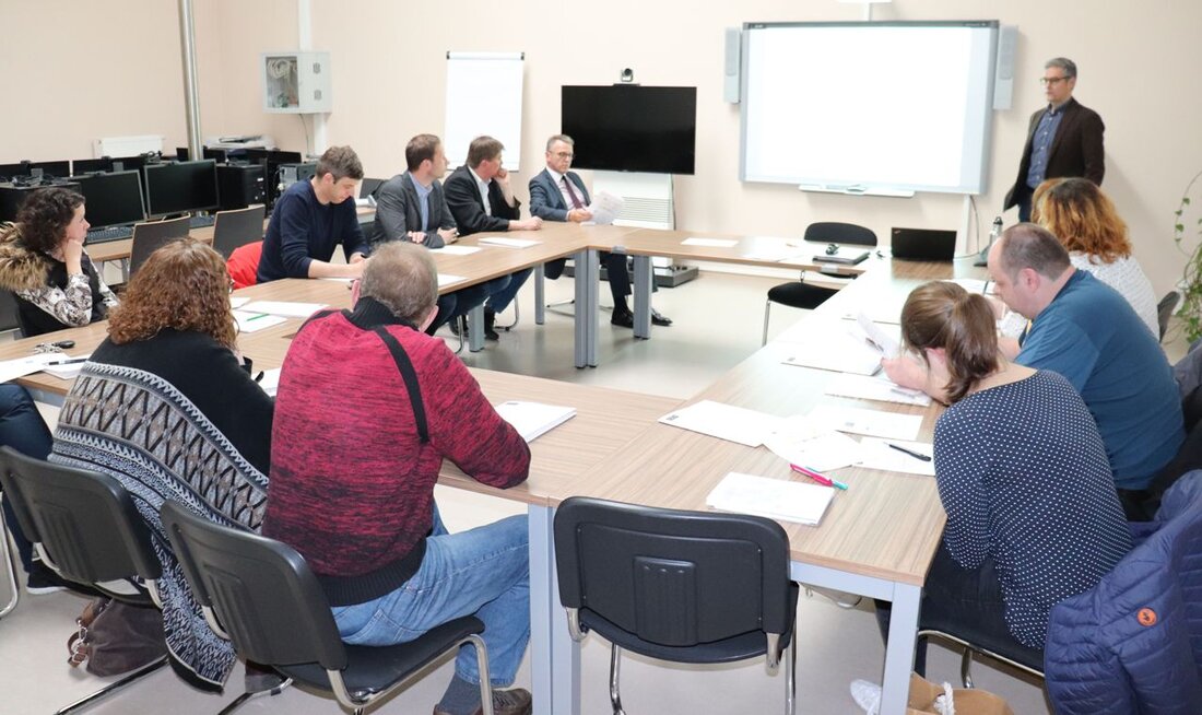 Tirschenreuth. Seit 2016 ist Tirschenreuth ein Standort der Ostbayerischen Technischen Hochschule Regensburg (OTH). Heute nehmen bereits 22 Studenten am berufsbegleitenden Bachelorstudiengang Soziale Arbeit teil. Und weitere werden hinzukommen! Da sind sich [&hellip;]
