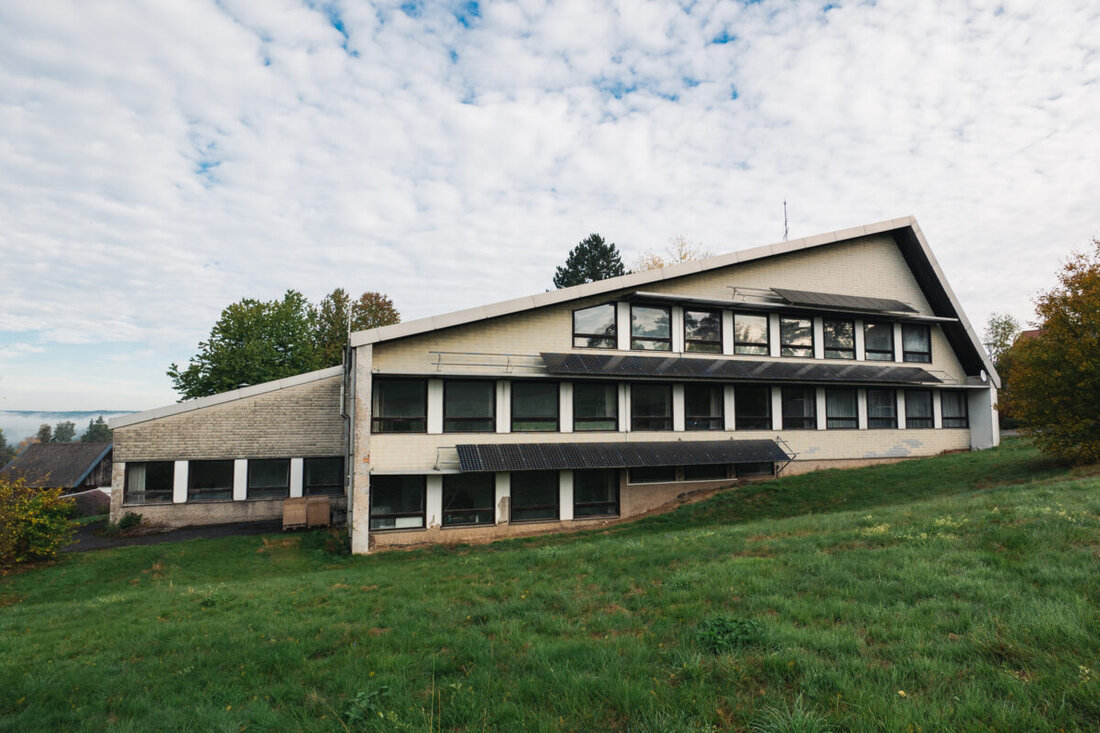 Tirschenreuth. Rund 120 Architektur-Studierende der OTH Regensburg entwickeln mit dem Amt für Ländliche Entwicklung Oberpfalz Ideen für leerstehende Schulhäuser in Etzelwang, Leonberg und Treffelstein als Künstlerquartiere.