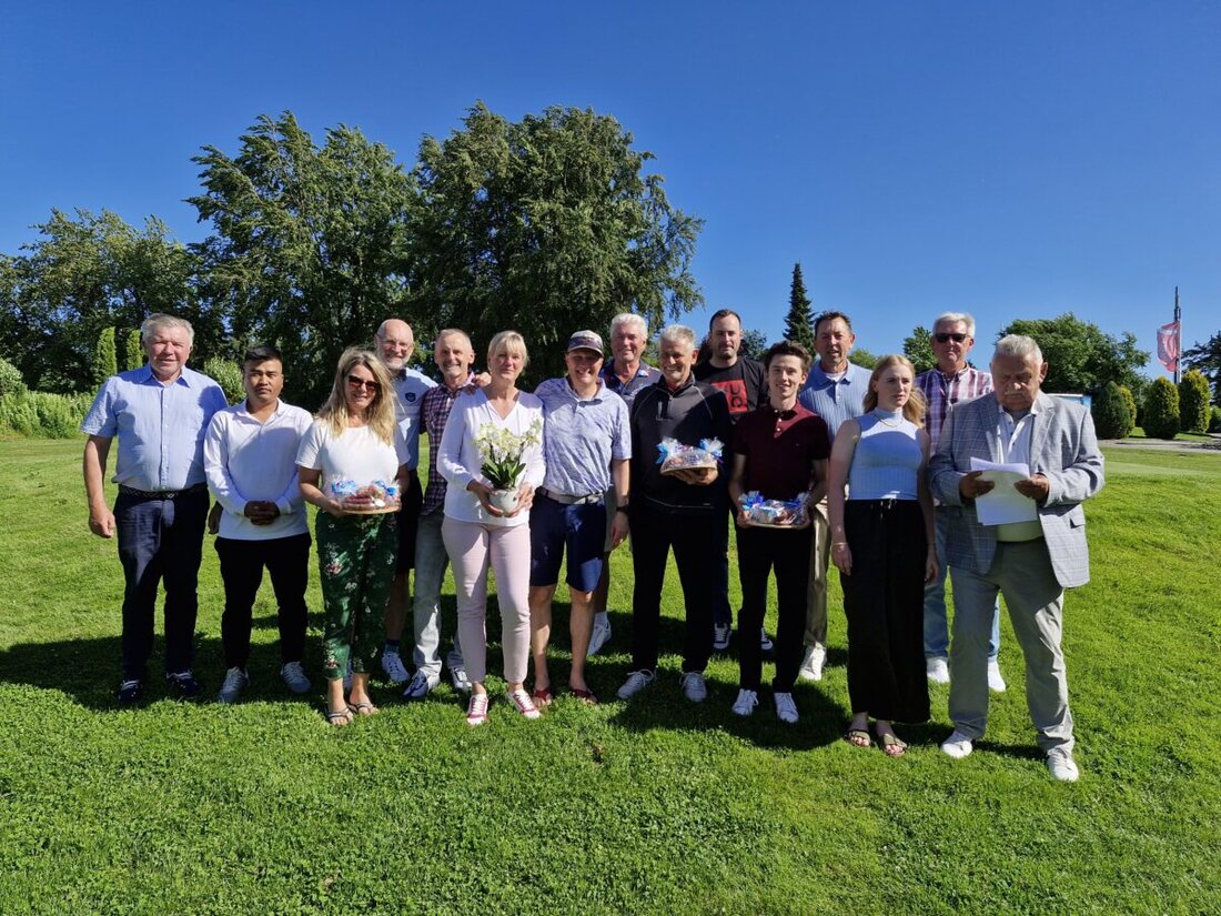Schmidmühlen. Zum 17. Mal stieg am vergangenen Samstag der Haustechnik Schmid Cup. Bei Sonne und starkem Wind traten 46 Golferinnen und Golfer an; die Bruttosiege holten Hubert Leikam mit 24 Punkten und Laura Renner mit 22.