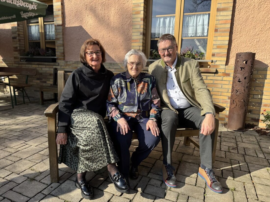 Stulln. Rosa Schmauser feierte im Kreise ihrer Familie und Freunde ihren 95. Geburtstag, umgeben von zahlreichen Gratulanten. Trotz Schicksalsschlägen hat sie ihren Lebensmut nie verloren.