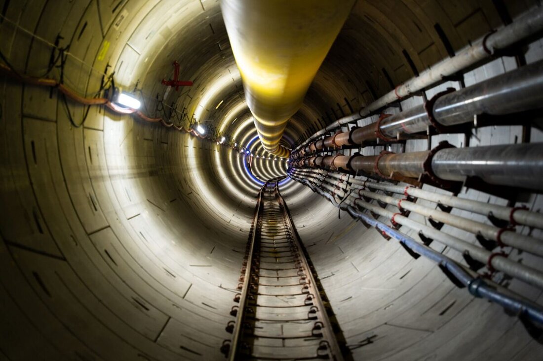 Bayreuth. SuedLink hat die letzten Abschnitte genehmigt bekommen und ist nun in allen sechs Bundesländern im Bau. Die Leitung stabilisiert das Netz, senkt Kosten und soll bis Ende 2028 fertig sein.