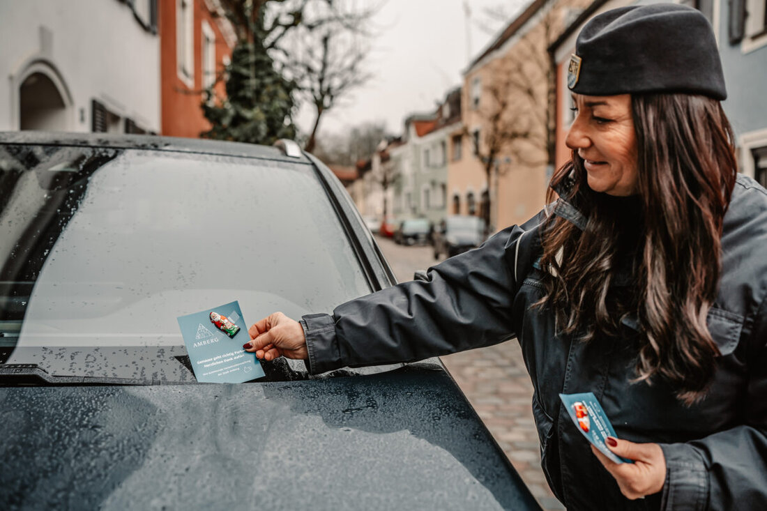 Amberg. Am 6. Dezember belohnt der Verkehrsüberwachungsdienst korrekt parkende Autofahrer mit Schoko-Nikoläusen und will das Bewusstsein für regelkonformes Verhalten stärken.