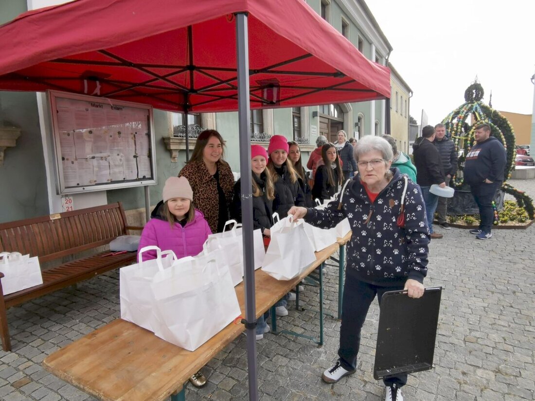 Eslarn. Einen leckeren Vorgeschmack auf das Heimatfest vom 1 bis 10. August boten mit dem Kuchenverkauf am Palmsonntag die Festdamen und Festburschen.