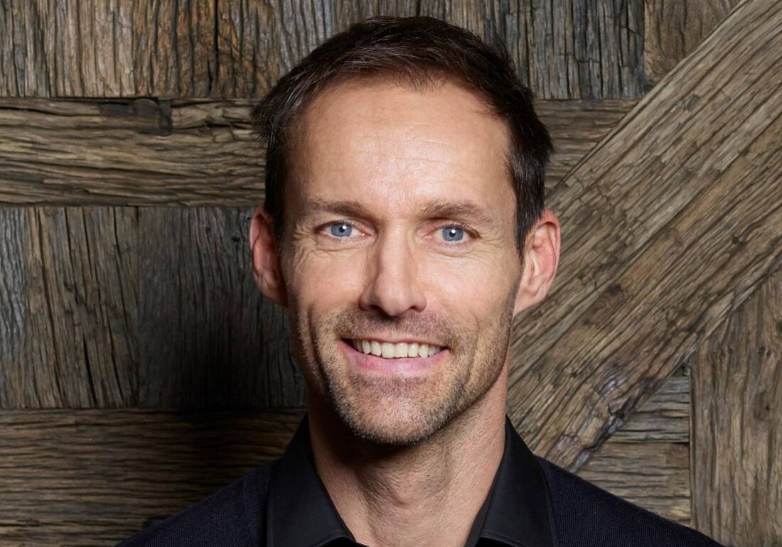 Marktredwitz. In der Glasschleif in Marktredwitz erzählt Sven Hannawald am 23. Juli 2025 über seinen Weg, Erfolge und die Bedeutung von Balance im Berufs- und Privatleben. Tickets sind über die Online-Plattform okticket.de erhältlich.