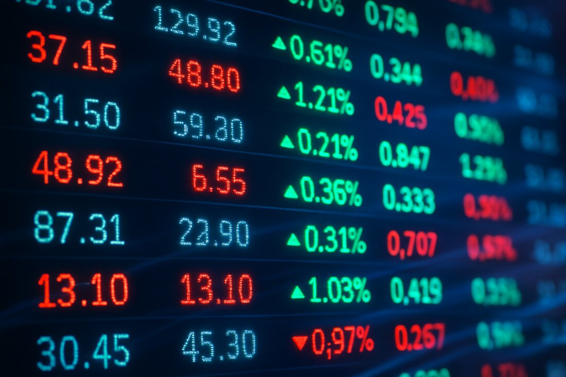 Oberpfalz. Wer in den vergangenen Monaten nur auf die Börsenkurse geschaut hat, könnte annehmen, Europa habe den Vereinigten Staaten wirtschaftlich den Rang abgelaufen. Der DAX legte seit Jahresbeginn um rund 20 Prozent zu, der Euro Stoxx 50 immerhin um neun – deutlich mehr als der S&amp;P 500, der mit knapp vier Prozent kaum vom Fleck kam. Die Gründe dafür liegen nicht nur in wirtschaftlicher Stärke auf dem alten Kontinent, sondern auch in einer Reihe politischer und finanzieller Turbulenzen in den USA, die Anleger zunehmend verunsichern.