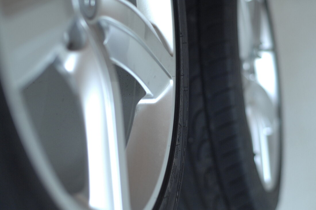 Weiden. Während der Fahrt bemerkt ein Mann (39) Geräusche, die ihm verdächtig vorkommen. Zum Glück lässt er die Sache sofort prüfen.  Laut Polizei hat der VW-Fahrer während der Fahrt bemerkt, [&hellip;]