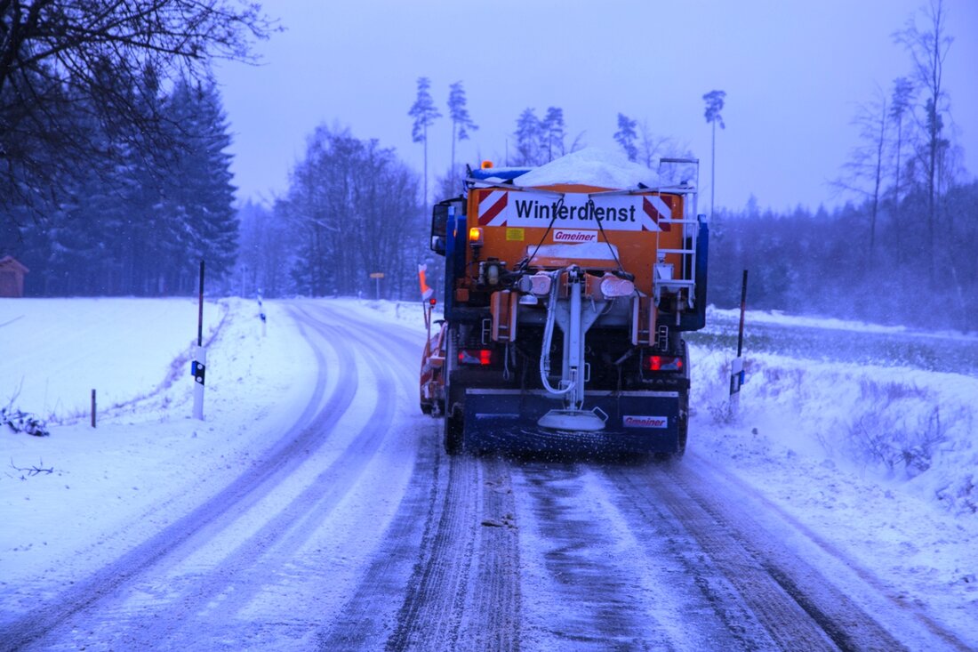 Weiden. Nachdem Beginn des Schneefalls und Einsetzen von Glätte auf den Straßen kam es in der Region zu mehreren Verkehrsunfällen. In den kalten Tagen ist weiterhin erhöhte Vorsicht geboten. Noch [&hellip;]