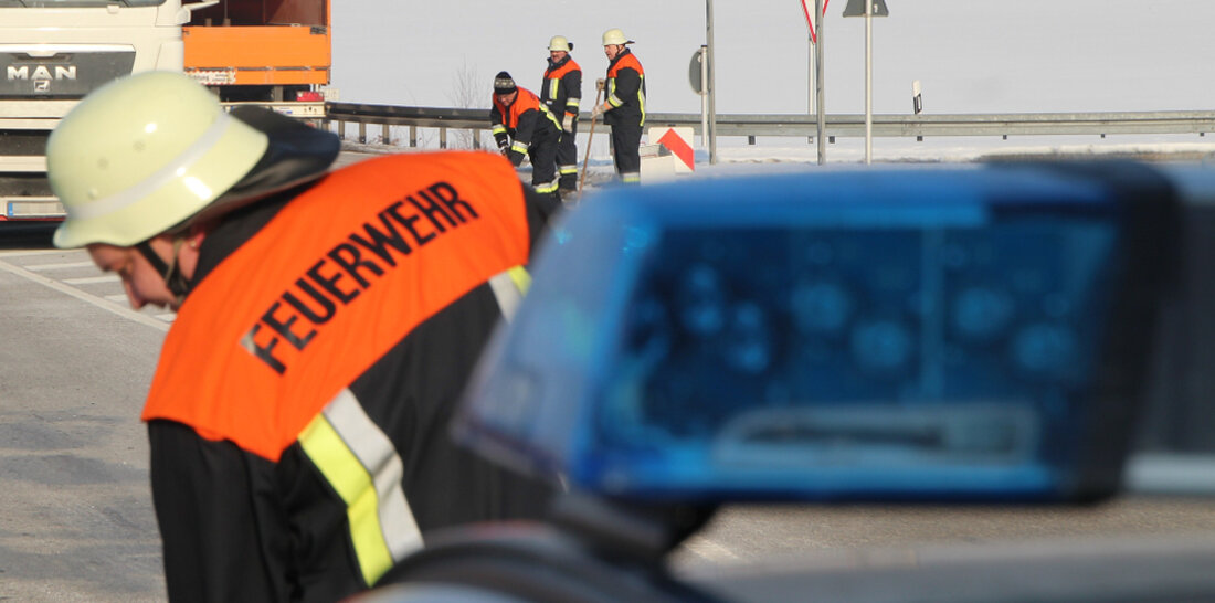 Weiden. Ganz schön was los: Gestern um die Mittagszeit bildete sich auf der A 93 ein kilometerlanger Rückstau zwischen den Anschlussstellen Weiden-Nord und Altenstadt in Richtung Hof. Ein Lkw mit Anhänger [&hellip;]