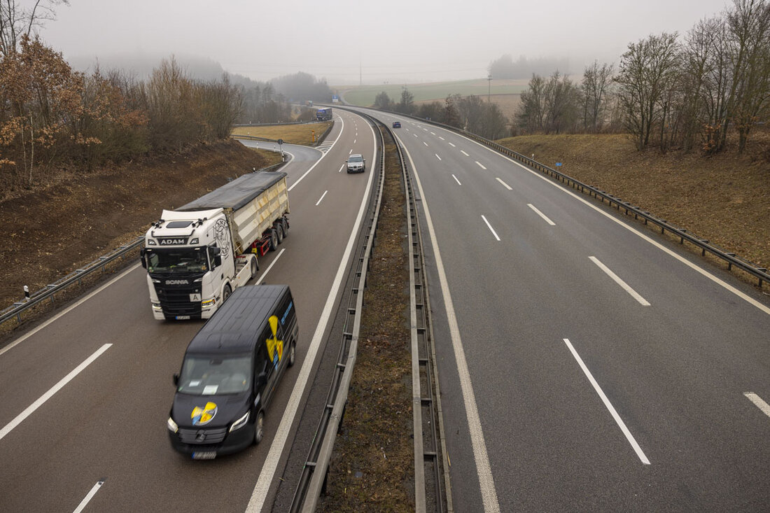 Falkenberg/Weiden. Ein Unfall auf der A93 vom Mai 2024 hat juristische Folgen: Ein Zivilfahrzeug der Bundeswehr fuhr in ein Wohnmobil, das gerade einen Lkw überholte.  Amtsrichterin Sabine Nickl soll die Schuldfrage klären.