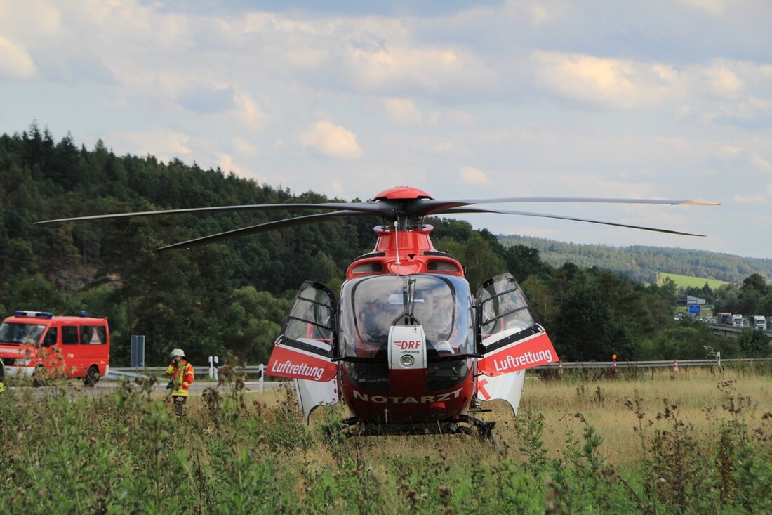 Leonberg. Heute am frühen Morgen kam es zwischen Pfaffenreuth und Rosall zu einem schweren Unfall. Ein Autofahrer stieß in den Gegenverkehr. Zu dem schweren Verkehrsunfall kam es heute gegen 07:00 Uhr auf [&hellip;]