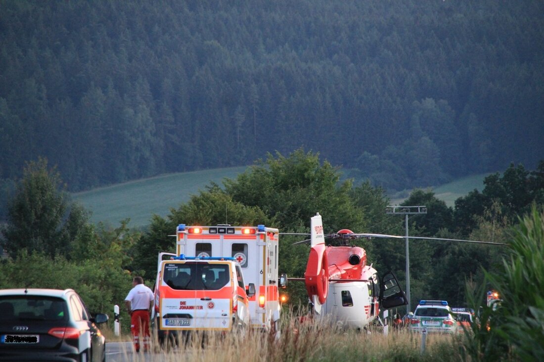 Leuchtenberg/Wieselrieth. Drei Schwerverletzte und jede Menge Blechschaden sind die Folge eines Unfalls an der Kreuzung B22 und Kreisstraße 41.  Ein Autofahrer (27) aus dem östlichen Landkreis war gegen 10.30 Uhr [&hellip;]