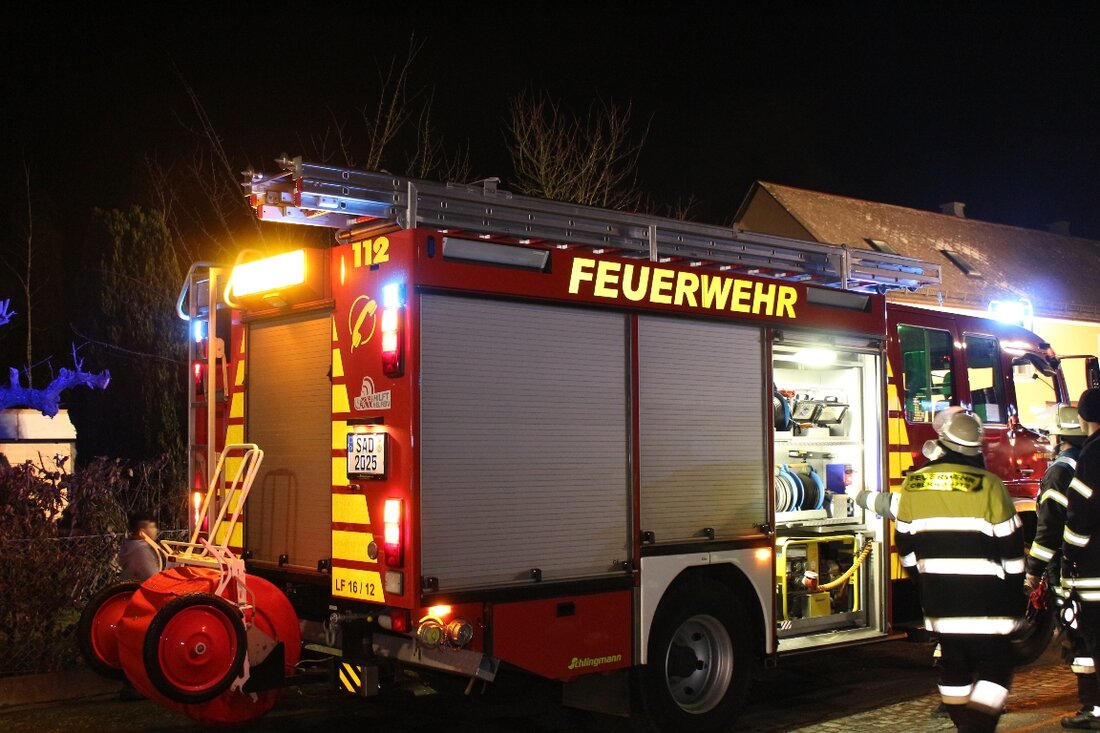 Krummenaab. Heute gegen 13.00 Uhr wurde in einem Ortsteil der Verwaltungsgemeinschaft Krummennaab ein Brand in einem Wohnhaus mitgeteilt. Eine Waschmaschine hatte Feuer gefangen.  Die Feuerwehren aus Krummennaab, Erbendorf und Thumsenreuth [&hellip;]