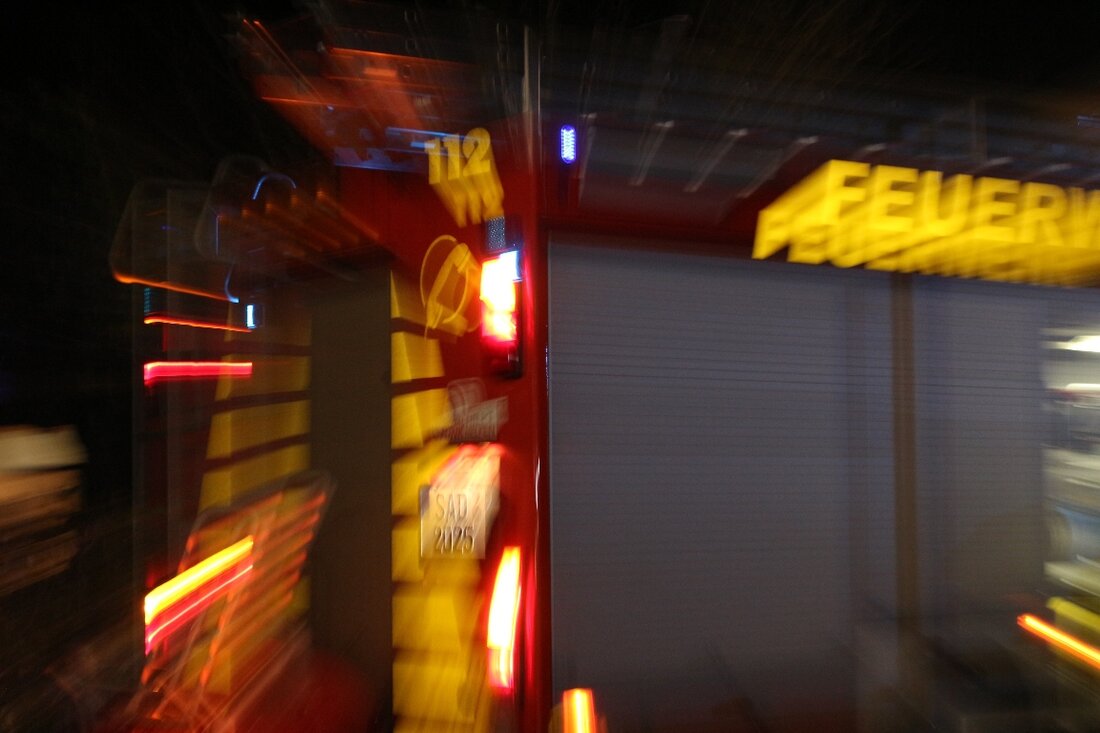 Kohlberg. Wegen eines brennenden Traktors musste die Staatsstraße bei Kohlberg für rund eine Stunde halbseitig gesperrt werden.  Am Samstagnachmittag wollte ein Rentner (71) mit seinem Traktor von Weiden nach Schnaittenbach [&hellip;]