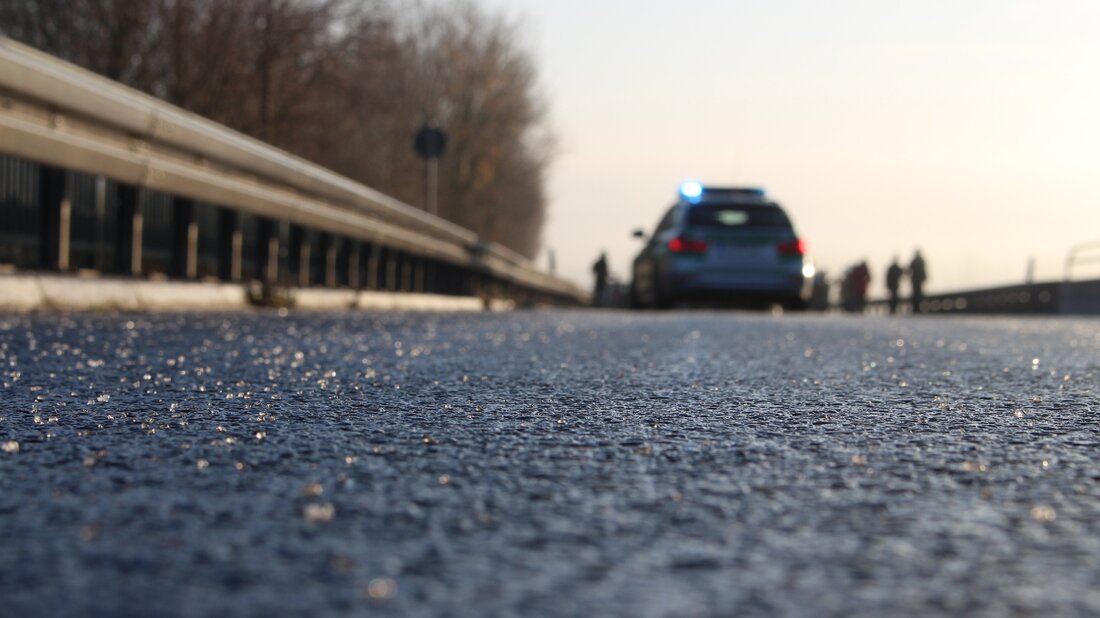 Leonberg/Waldsassen. Nicht nur in Weiden sorgt die Glätte für Unfälle, sondern auch im Landkreis Tirschenreuth rutschten ein Auto und ein Schulbus auf den Straßen weg. Glücklicherweise gab es bisher keine Verletzten.   Am [&hellip;]