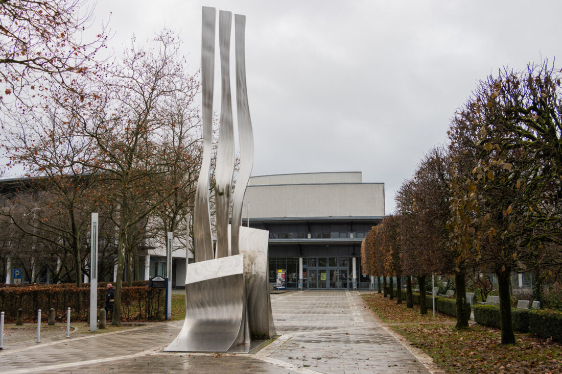 Weiden. Am 20. September 2025 lädt der Heimatring zum Tag der Heimat um 19.30 Uhr ein, Eintritt frei, Festrede von Oberbürgermeister Jens Meyer, Musik, Tanz und Zeitzeuge.